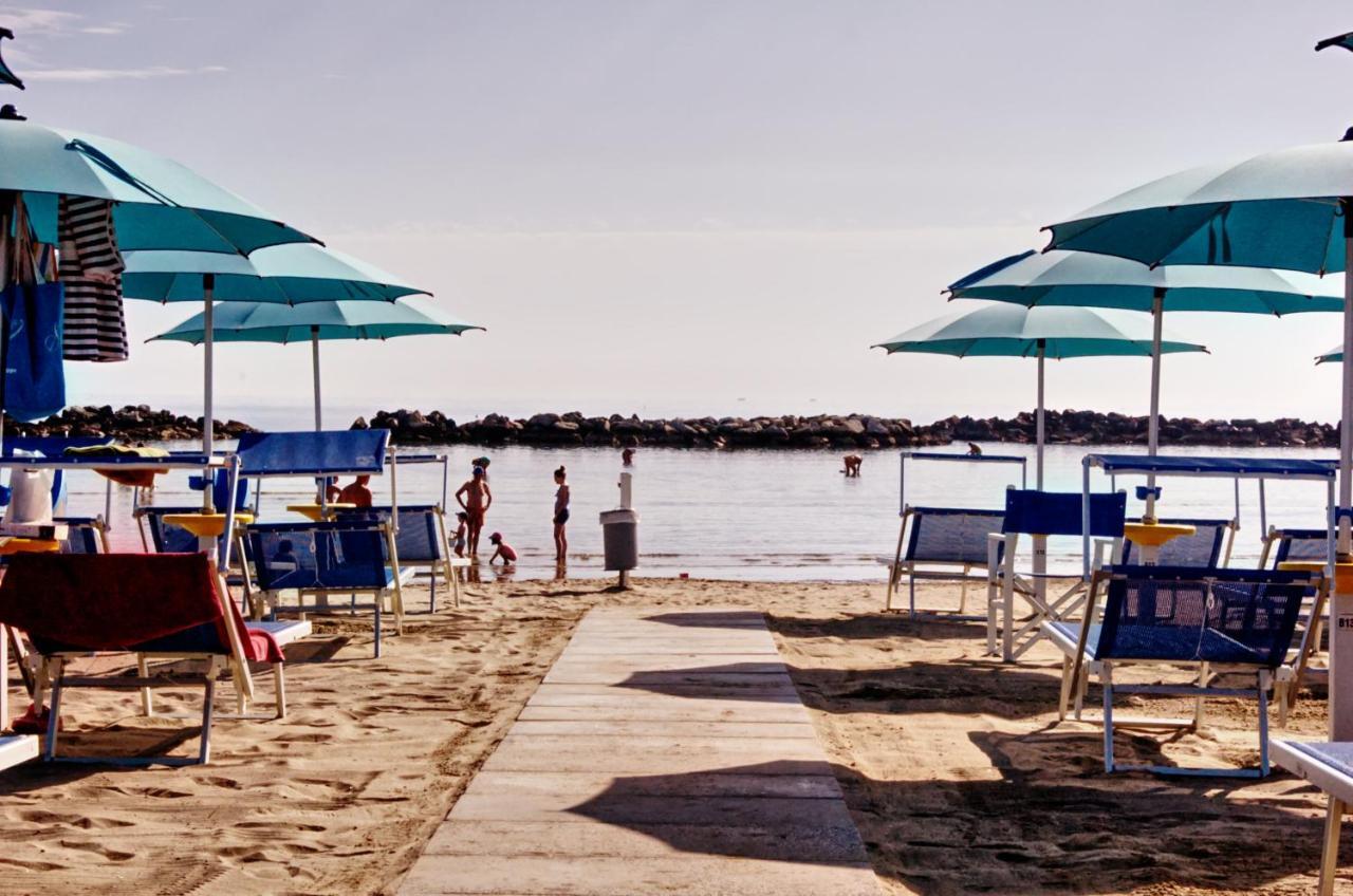 Hotel Pironi San Mauro Mare Kültér fotó