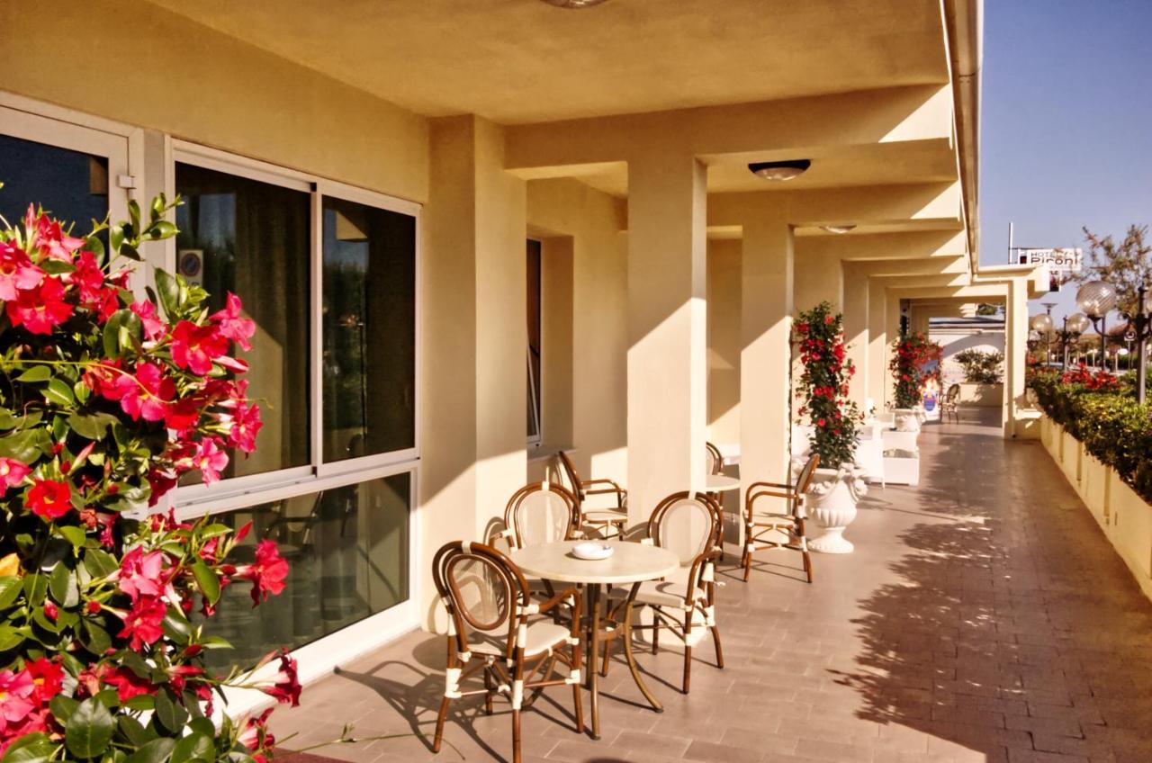 Hotel Pironi San Mauro Mare Kültér fotó